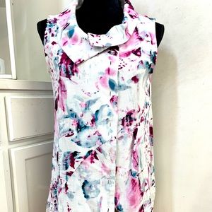 Vest, or tunic ! NWT made in Canada Pretty woman